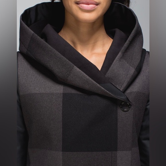 Lululemon Savasana Softshell II Size Small
Black / Camp Check Black Soot Light - Picture 4 of 12